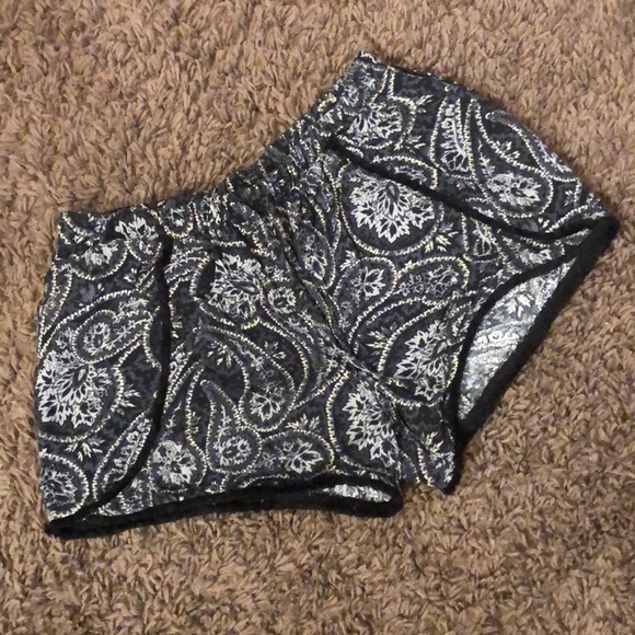 Mossimo Supply Co. Pants - Mossimo black/gray shorts